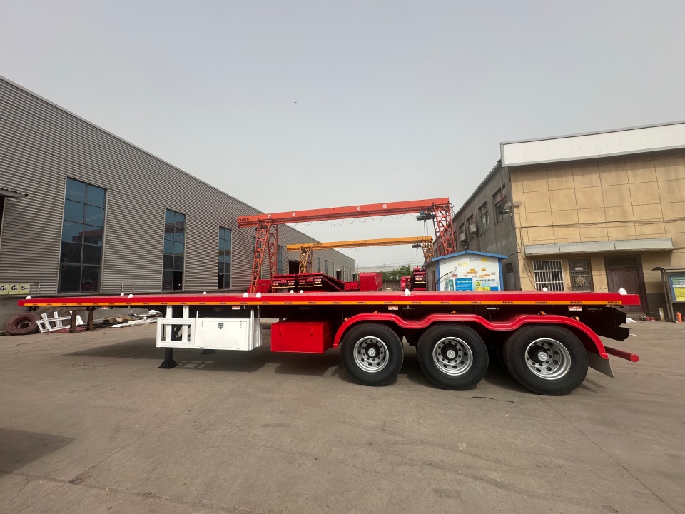 Kendaraan Derun berhasil mengekspor 3 set trailer semi-flatbed ke Republik Dominika