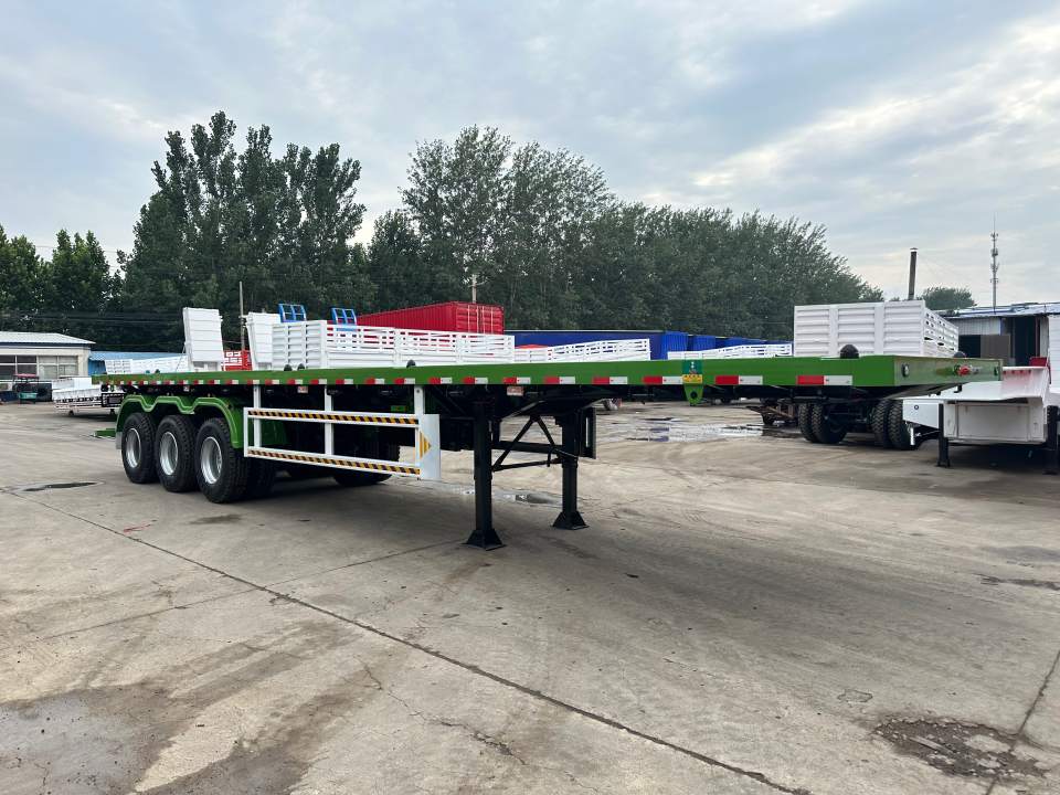 Kendaraan derun berhasil mengirimkan 5 semi-trailer flatbed ke Ghana, yang sangat dipuji oleh pelanggan