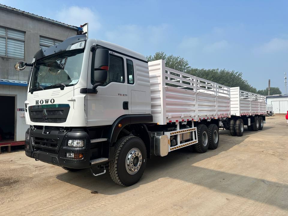 Perusahaan Kendaraan Derun mengirimkan 5 Truk Howo TX ke Uganda