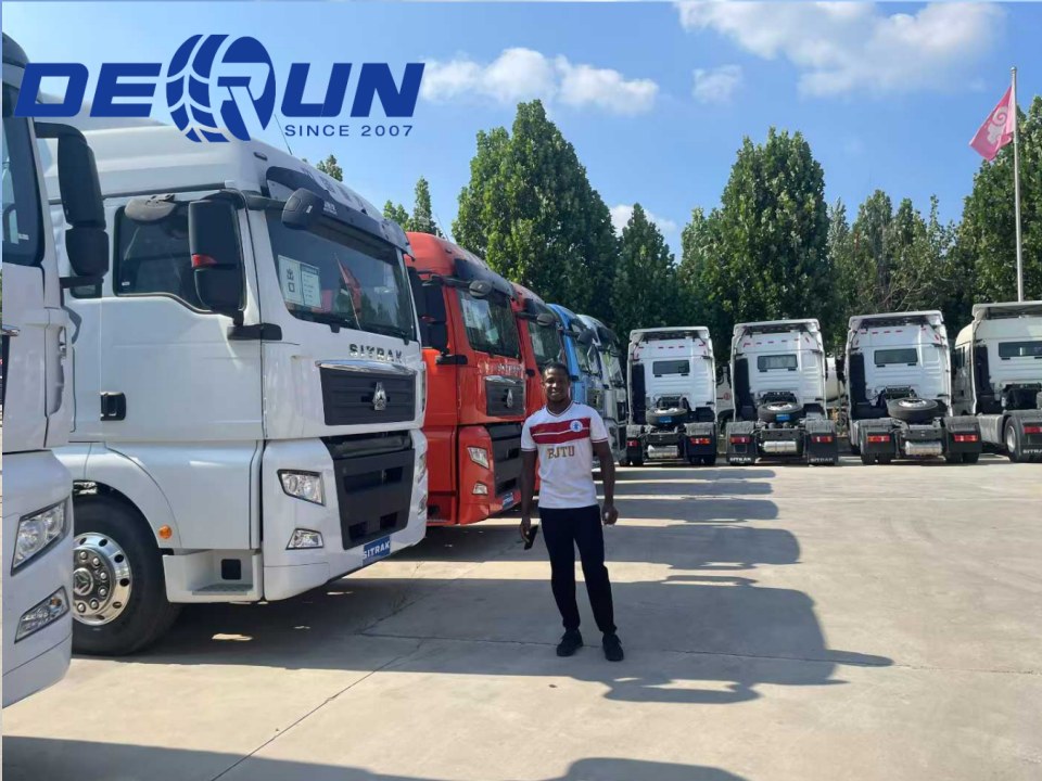 Pelanggan Somalia mengunjungi pabrik untuk memeriksa truk kami