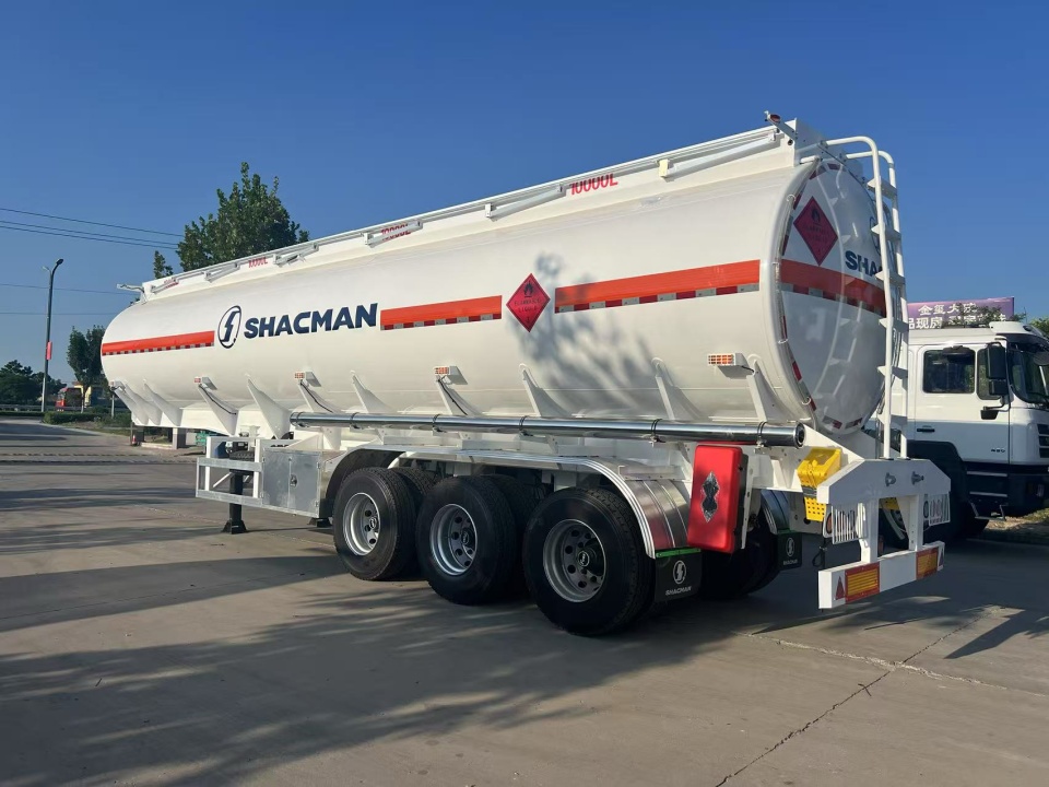 Dua semi-trailer Tanker minyak dari Darun Vehical akan Dikirim ke Mozambik