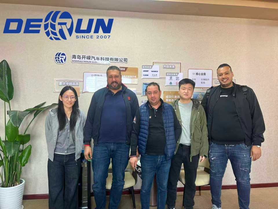 Pelanggan Aljazair Mengunjungi Kendaraan Shandong Derun