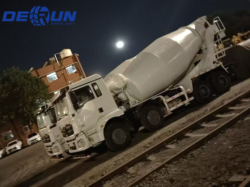 Dua truk pengaduk akan dikirim ke Gabon.