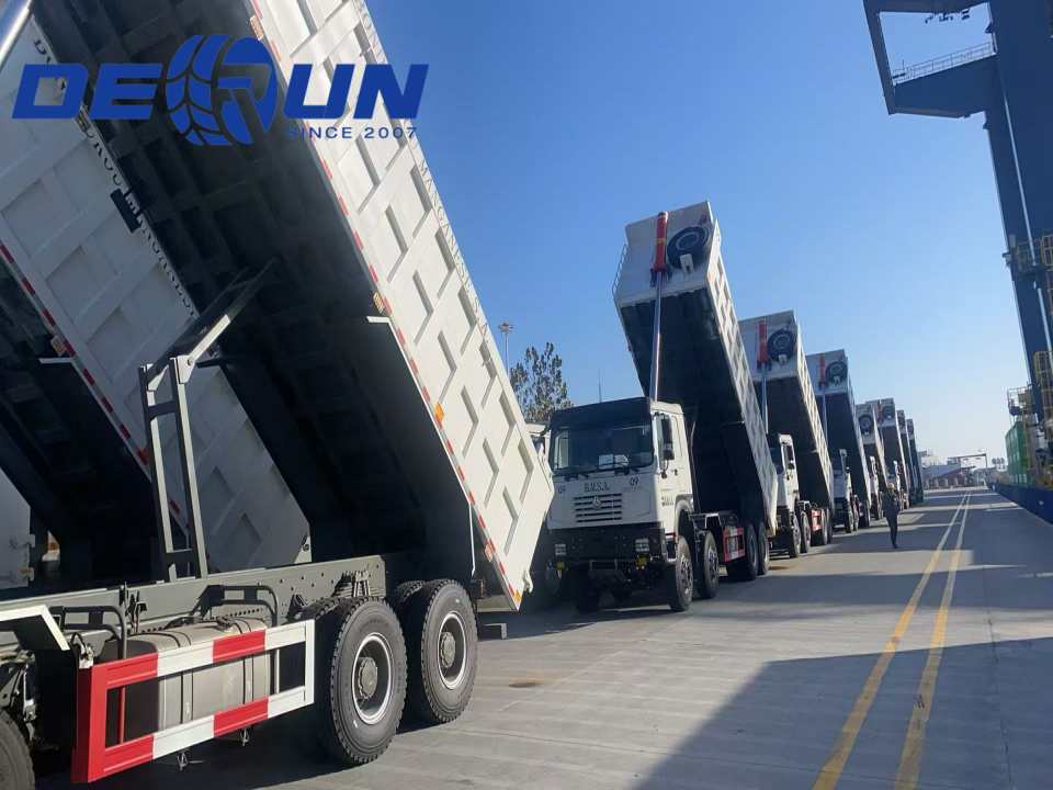 Dump Truck Sinotruk Howo 10 sudah sampai di pelabuhan dan siap berangkat
