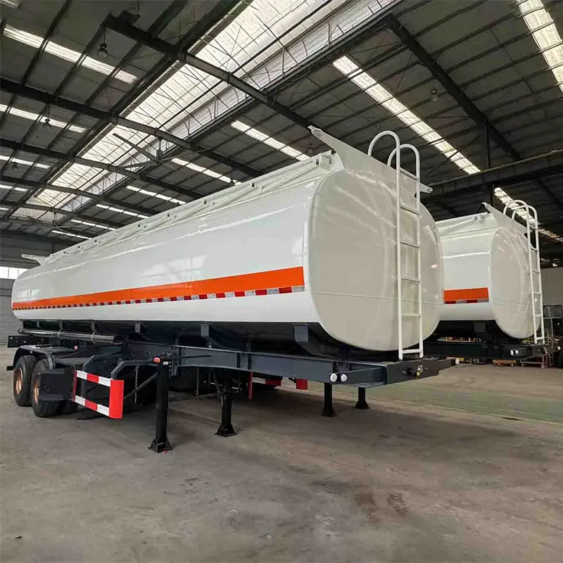 Trailer Semi Tangki Bahan Bakar dengan Suspensi Bogie
